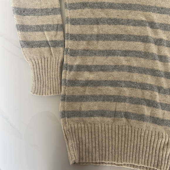 Hollister sweater 3/4 sleeve - Picture 3 of 6
